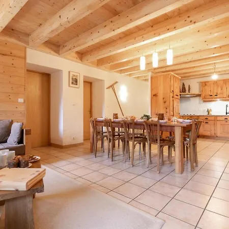 Le Revet La Margerie Apartment *